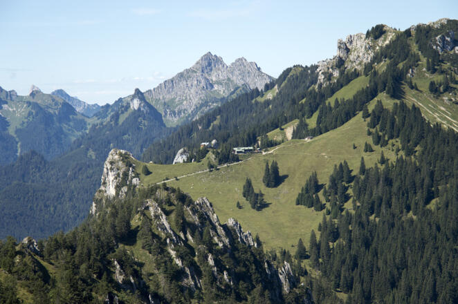 Gipfelblicke über Pürschling und August-Schuster-Haus bis zur Klammspitze