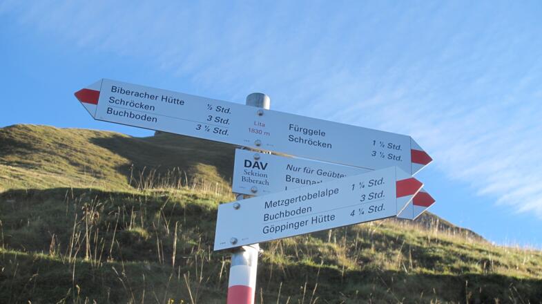 Wegweiser nahe der Litehütte