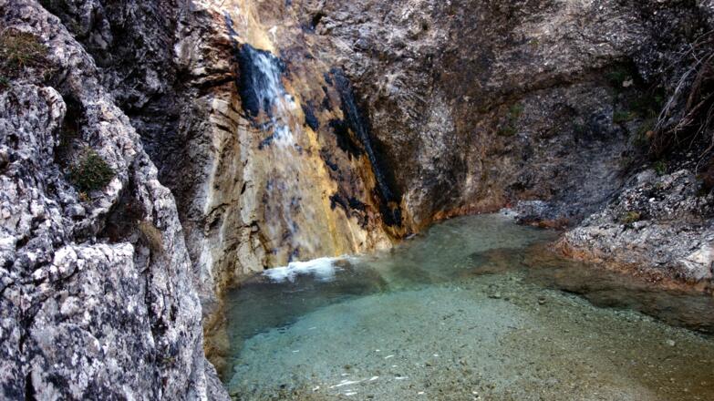 ~1375m Wasserfälle und Gumpen