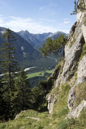 Tiefblick vom Zahn auf das Graswangtal