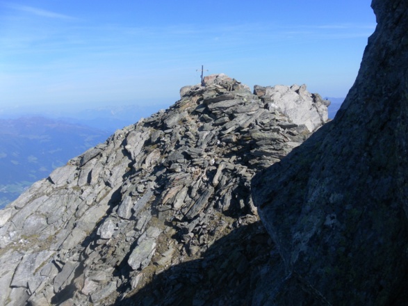 kreuztragender Nordgipfel aus der Umgehung des Südgipfels
