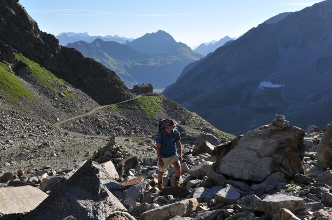 Anstieg in die Seelücke, Blick zurück zur Saarbrücker Hütte