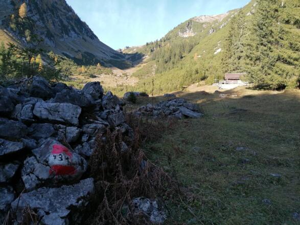 Vor uns die Haglertalhütte