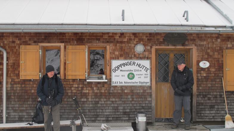 Aufbruch an der Göppinger Hütte im Schneetreiben
