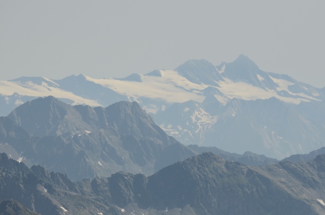 Vom Almerhorn scheint der Großglockner nicht mehr weit entfernt.