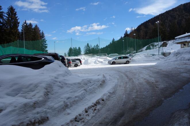 Parken beim Sportplatz