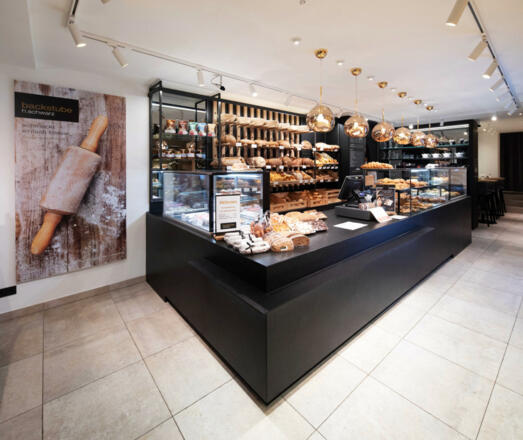 backstube_schwarz_02_compressed_1backstube_schwarz_02_compressed