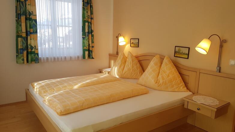 Schlafzimmer im Appartmenthaus Edda