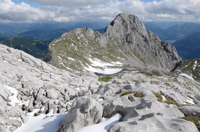 Karstfelsen am Streitmandlried mit Hochthron und Fieberhorn