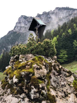 Marterl mit Blick zur Gedererwand