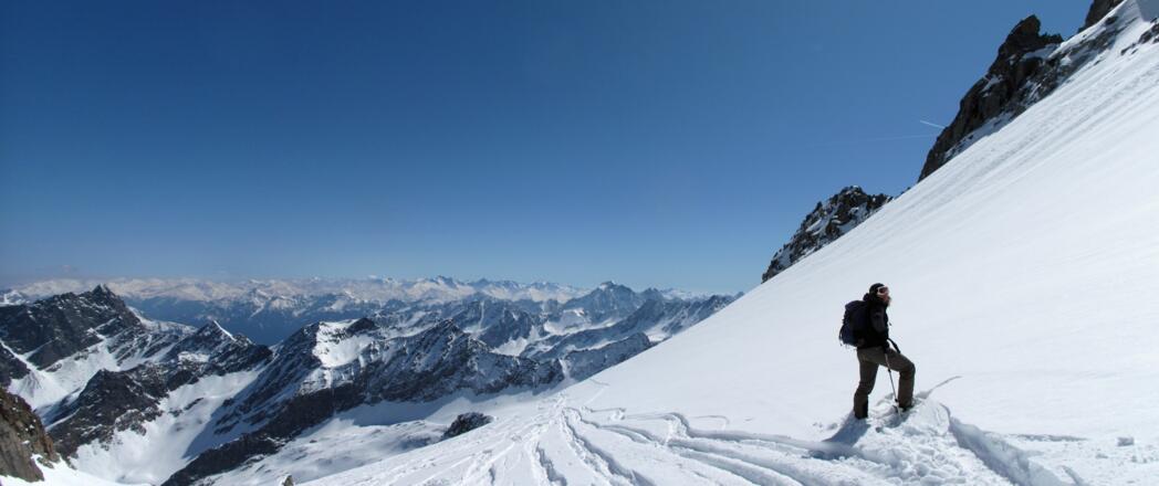Am Rotgratferner gibt es oft noch spät im Jahr perfekten Pulverschnee.