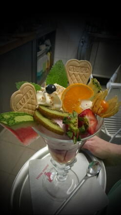 Erfrischender Eisbecher