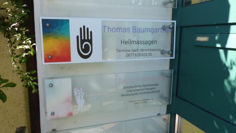 Praxis für ganzheitliche Heilmassage in Bad Goisern a. H. - Praxisbeschilderung