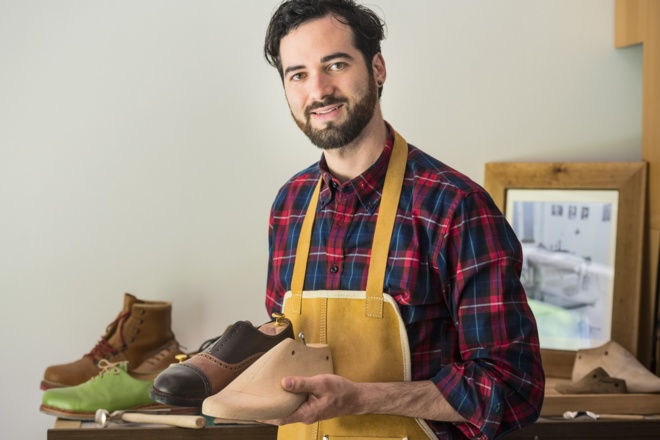 Schuhmacher Philipp Schwarz in seiner Werkstatt