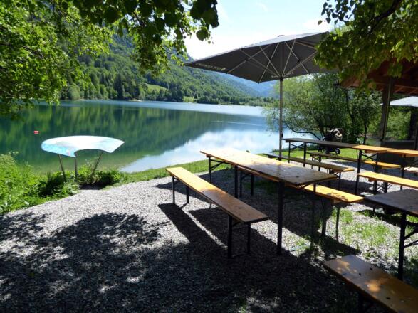 Die Seerunde führt an zwei netten Einkehrstationen vorbei.