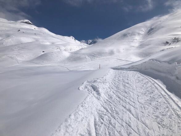 Skipiste die man benutzt um zum Anfang des Bieltals zu gelangen