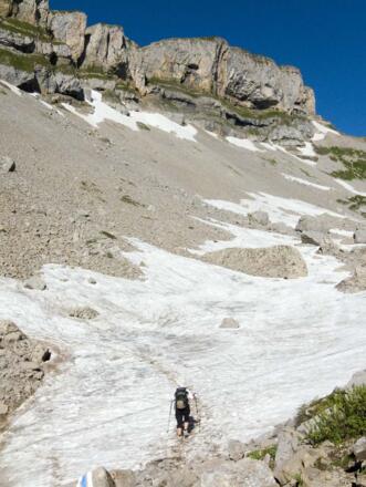 Bis in den Hochsommer kann reichlich Schnee liegen.