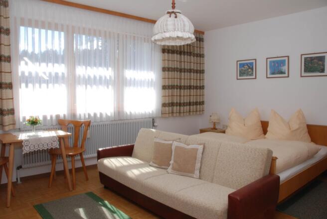 3-Bett-Schlafzimmer