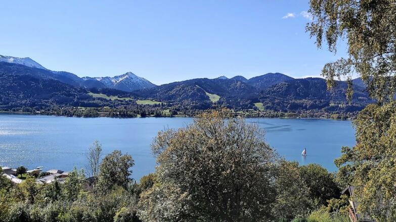 Blick auf den See in Richtung Bad Wiessee