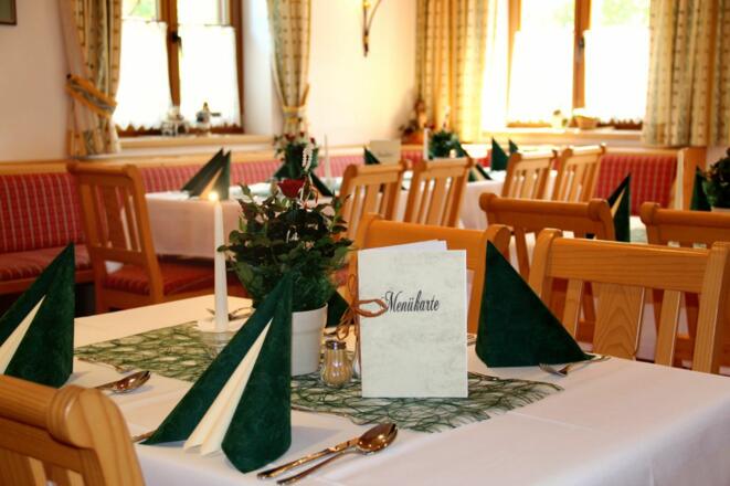 Frühstücks- und Restaurantbereich