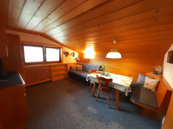 Wohnzimmer mit Schlafmöglichkeit