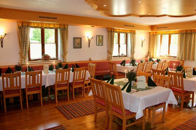 Frühstücks- und Restaurantbereich