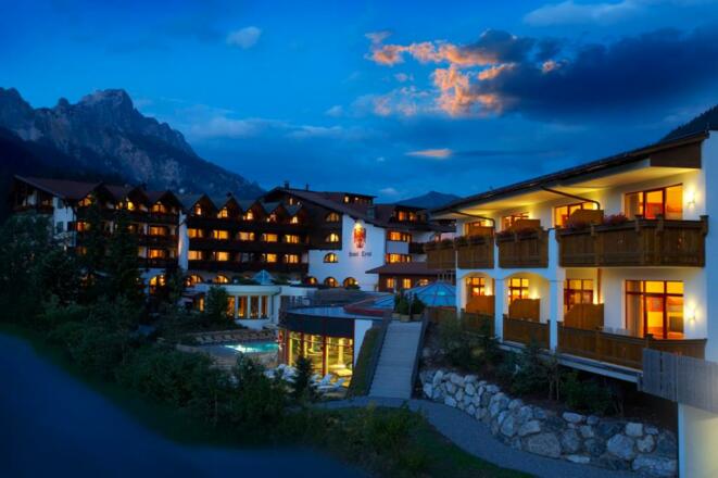Hotel Tyrol Winter Außenansicht