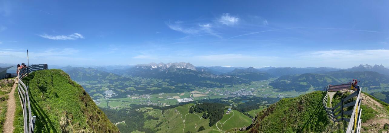 Gipfelpanorama Kitzbüheler Horn, Blickrichtung St. Johann und Wilder Kaiser
