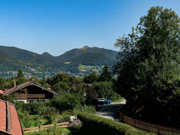 Ferienwohnung Haus Mittelbach in sonniger und ruhiger Lage mit Ausblick zum Tegernsee und die umliegenden Berge