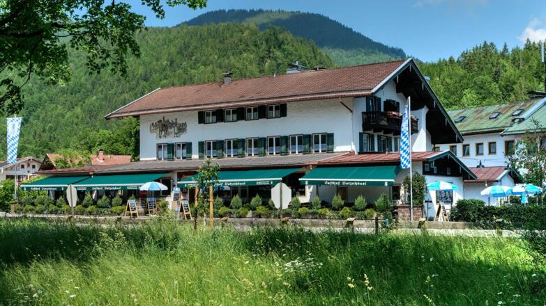 Gasthof Batznhäusl in Kreuth am Tegernsee - die sonnige Terrasse ist ganzjährig geöffnet