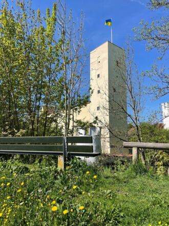 Burg Grünwald mit Bank