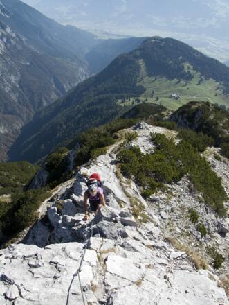 Auf dem schmalen Gipfelgrat