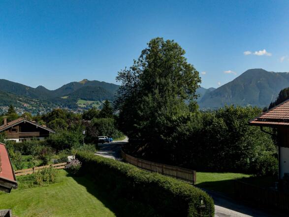 Ferienwohnung Haus Mittelbach in sonniger und ruhiger Lage mit Ausblick zum Tegernsee und die umliegenden Berge