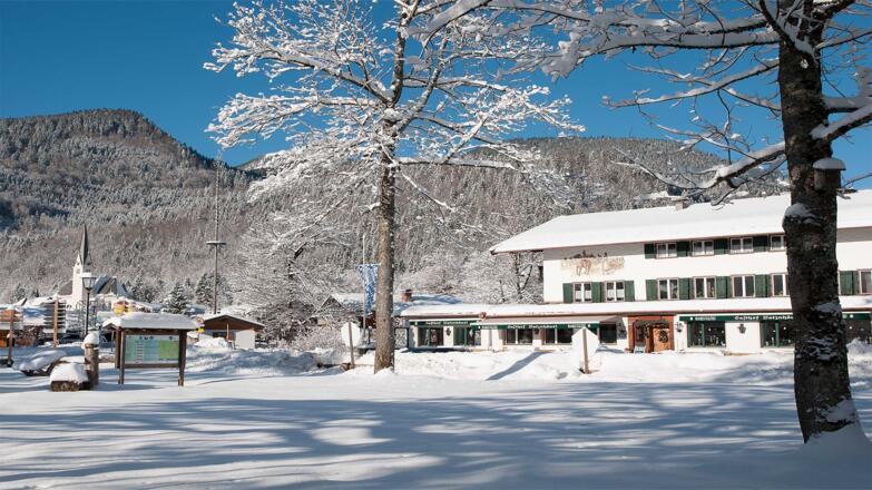 Gasthof Batznhäusl in Kreuth am Tegernsee im Wintermärchenland
