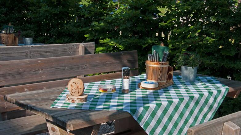 Gasthof Batznhäusl in Kreuth am Tegernsee - Biergarten von Frühjahr bis Herbst bei sonnigem Wetter geöffnet