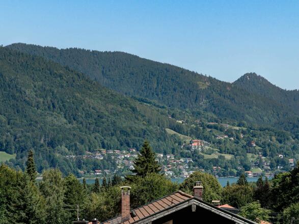 Ferienwohnung Haus Mittelbach in sonniger und ruhiger Lage mit Ausblick zum Tegernsee und die umliegenden Berge