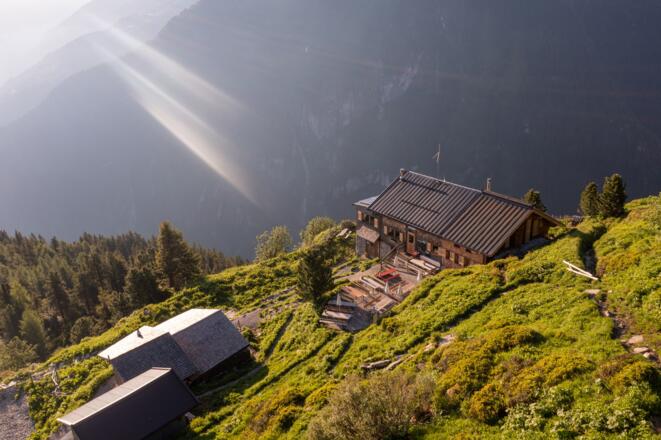 Gamshütte im Morgenlicht