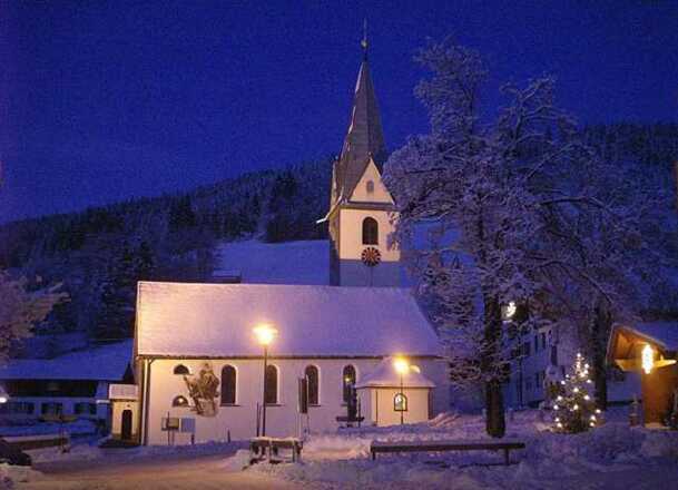 Jungholzer Kirche im Advent