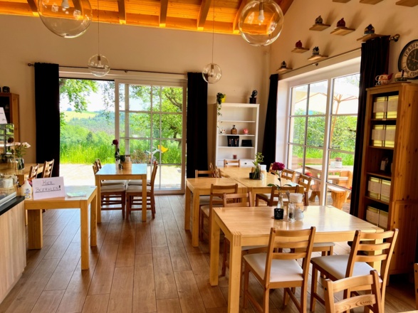 Im Café Bolzmacher (Wackersberg bei Bad Tölz)