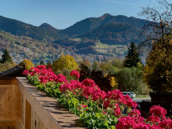 Ferienwohnung Haus Mittelbach in sonniger und ruhiger Lage mit Ausblick zum Tegernsee und die umliegenden Berge