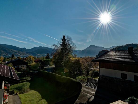 Ferienwohnung Haus Mittelbach in sonniger und ruhiger Lage mit Ausblick zum Tegernsee und die umliegenden Berge