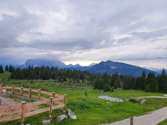 Blick von der Terrasse des Straubinger Hauses 1551 m