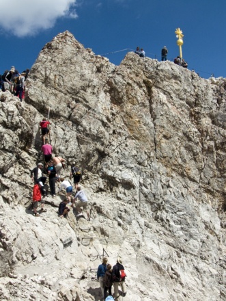 Trubel am Zugspitzgipfel.