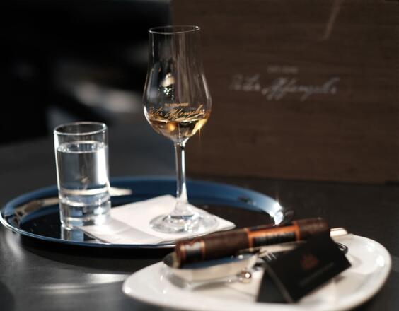 Whiskyglas_Zigarre (c) Affenzeller