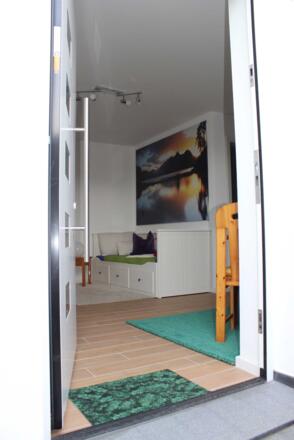 Eingangsbereich mit Blick ins Wohn-Esszimmer