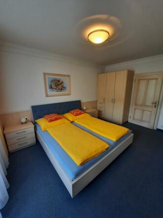 Schlafzimmer 1