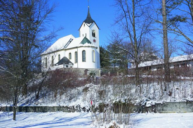 Kirche St. Walburga im Winter