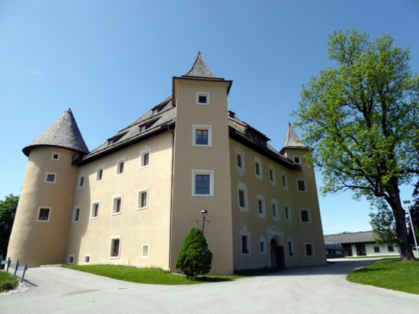 im traditionsreichen Schloss Tandalier ist heute das Bundesschullandheim untergebracht.