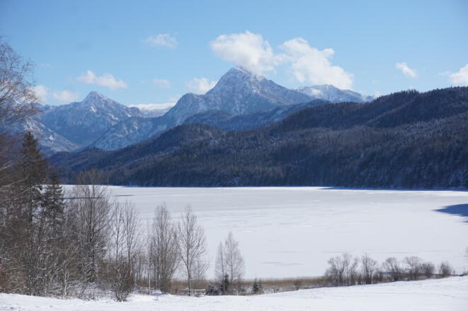 Weissensee zugefroren im Winter.jpg