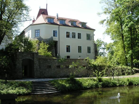 Schloss_Hagenberg_mit_Teich (c) Gemeinde Hagenberg